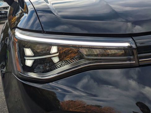 New 2026 Volkswagen Taos SE image 10