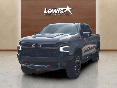 Used 2025 Chevrolet Silverado 1500 ZR2 w/ Technology Package image 2