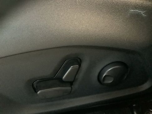 Used 2023 Jeep Compass Limited image 24