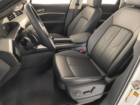 Used 2022 Audi e-tron Premium w/ Convenience Plus Package image 5