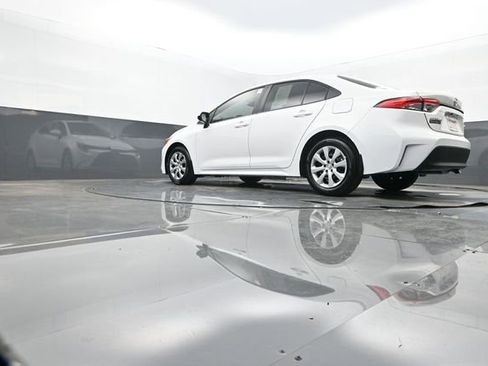 Used 2025 Toyota Corolla LE image 24