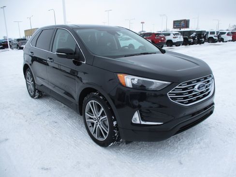 Used 2024 Ford Edge Titanium image 9