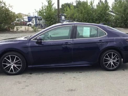 Used 2022 Toyota Camry SE image 5