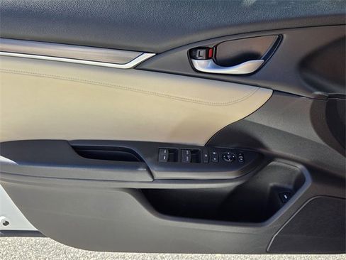 Used 2019 Honda Civic Touring image 29