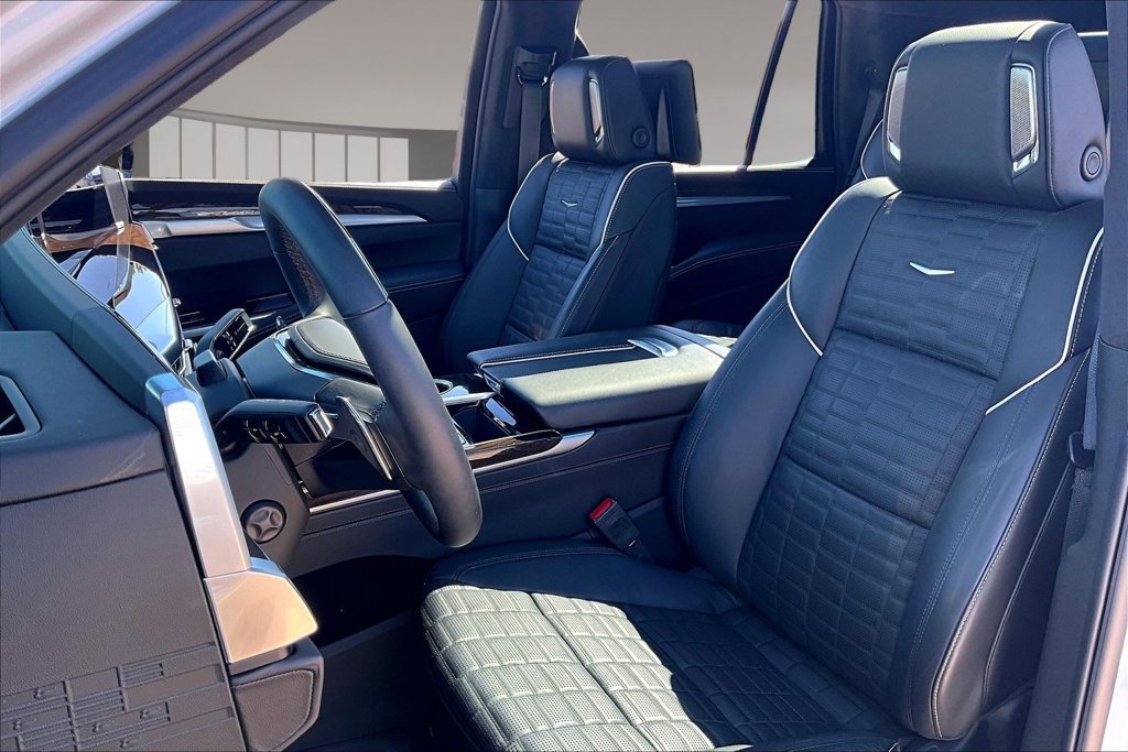 Used 2026 Cadillac Escalade Platinum Sport w/ LPO, Floor Liner Package AWD/4WD image 27