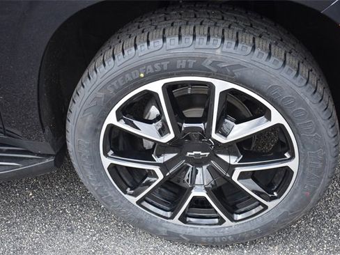 Certified 2023 Chevrolet Suburban RST w/ Sport Performance Package image 11