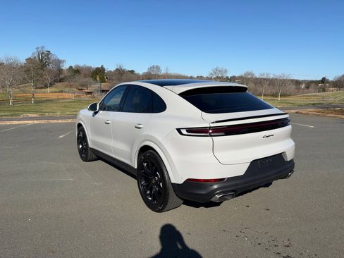 Certified 2025 Porsche Cayenne Coupe image 3