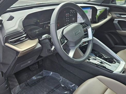 Used 2025 Audi Q5 Premium w/ Convenience Package AWD/4WD image 11