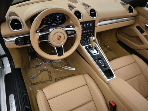 Certified 2017 Porsche 718 Boxster RWD image 4