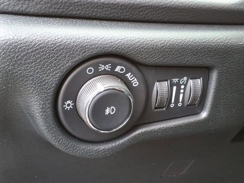 New 2026 Chrysler Pacifica Select image 17