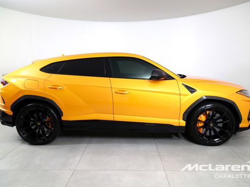 Used 2022 Lamborghini Urus AWD/4WD image 9