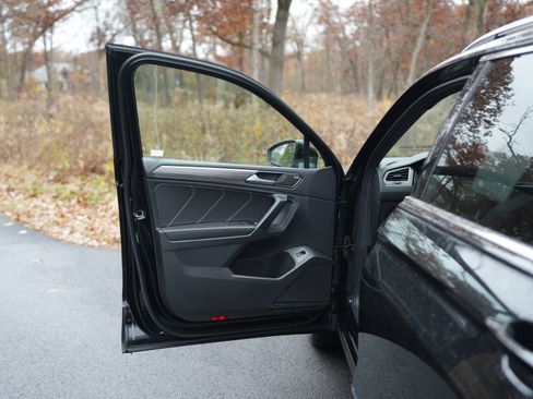 Certified 2023 Volkswagen Tiguan SEL R-Line image 26