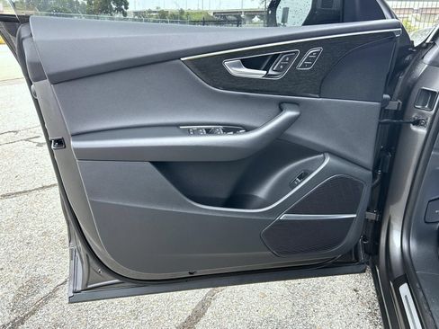 Used 2019 Audi Q8 Premium Plus AWD/4WD image 9