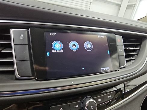 Used 2019 Buick Enclave Essence FWD image 17