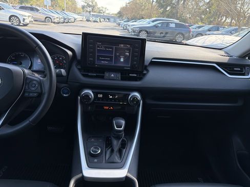 Used 2021 Toyota RAV4 XLE Premium image 31