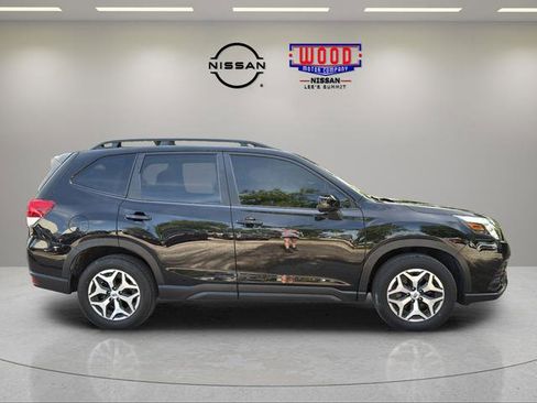 Used 2022 Subaru Forester Premium AWD/4WD image 2