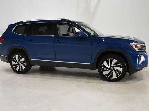 Used 2025 Volkswagen Atlas SEL AWD/4WD image 3