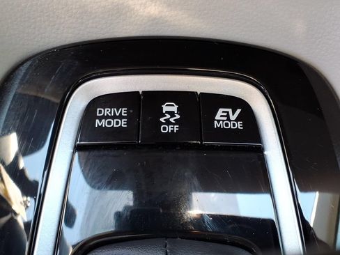 Used 2025 Toyota Corolla LE FWD image 11