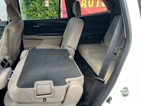 Used 2019 Honda Pilot LX image 12