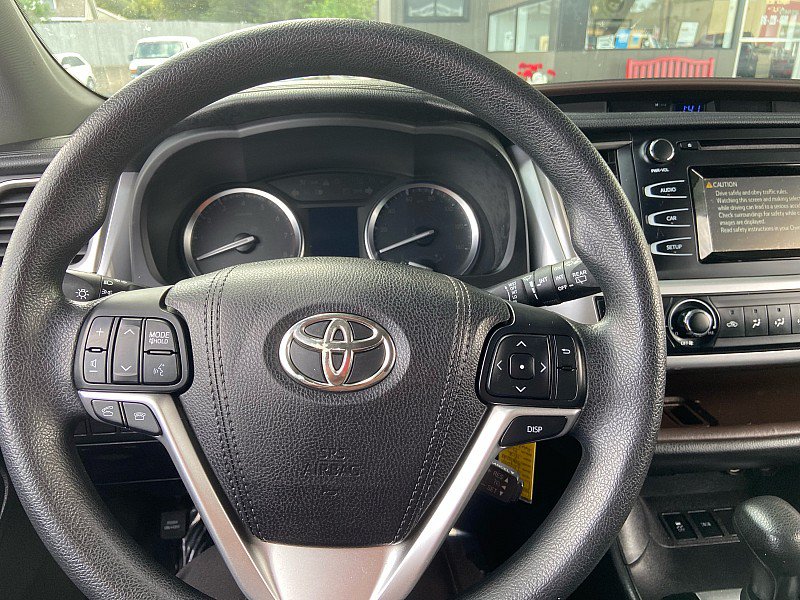 Used 2016 Toyota Highlander LE FWD image 16