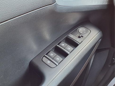 Used 2025 Kia Soul LX FWD image 19