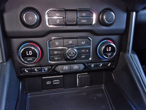 Used 2024 Chevrolet Suburban Premier image 26