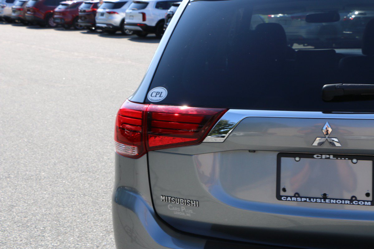 Used 2018 Mitsubishi Outlander SEL AWD/4WD image 6