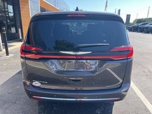 Used 2023 Chrysler Pacifica Touring-L FWD image 23