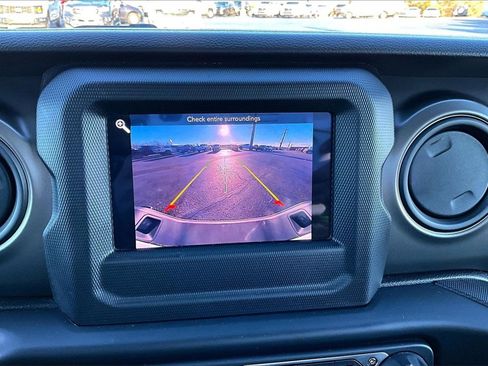 Used 2022 Jeep Gladiator Sport image 15