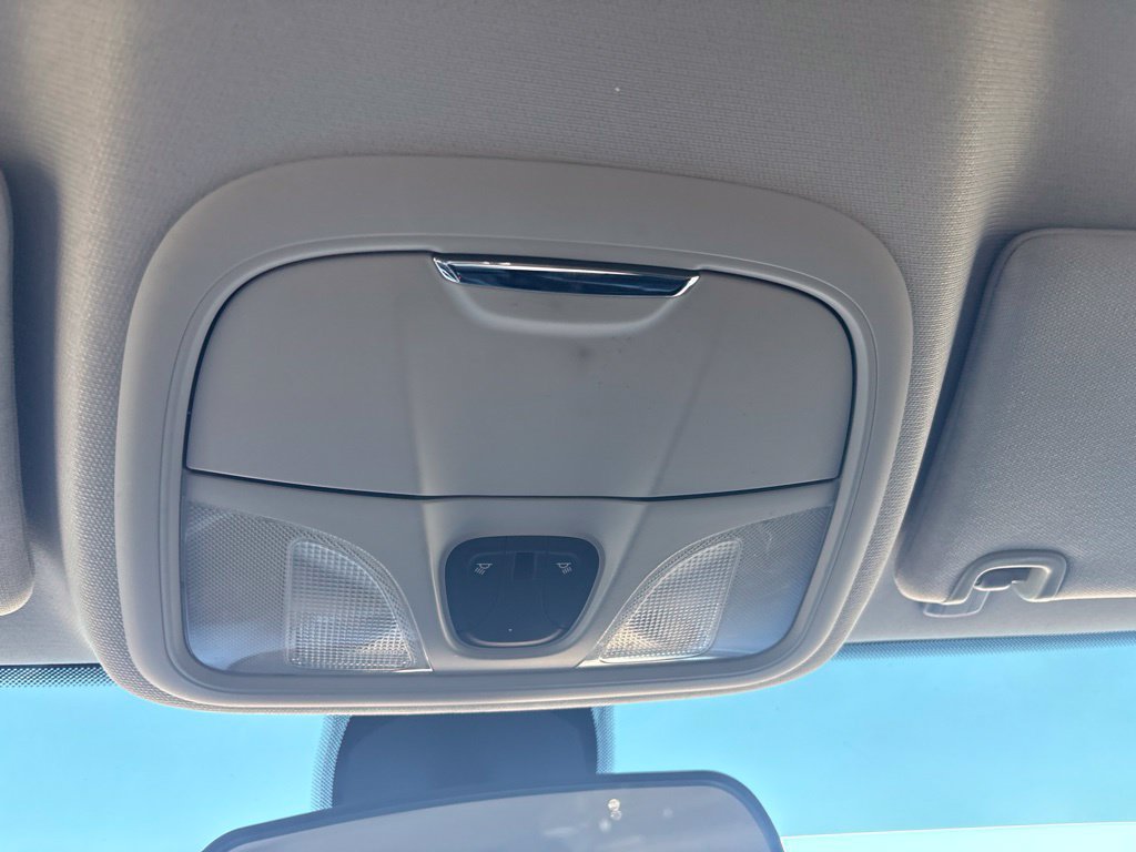 Used 2019 Jeep Cherokee Latitude Plus w/ Cold Weather Group AWD/4WD image 25
