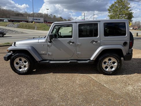 Used 2015 Jeep Wrangler Unlimited Sahara w/ Connectivity Group image 8