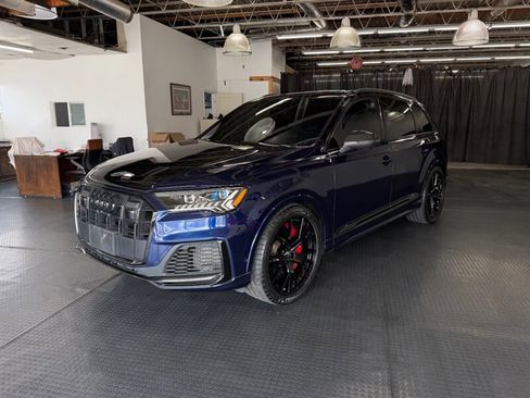 Used 2021 Audi SQ7 Prestige w/ Prestige Package image 4