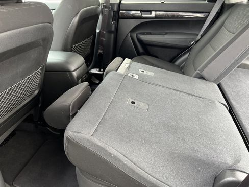 Used 2014 Kia Sorento LX AWD/4WD image 16