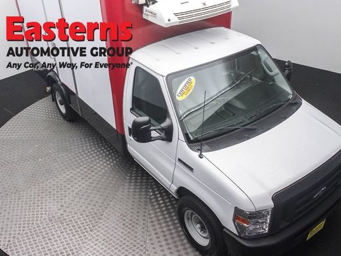 Used 2023 Ford E-350 and Econoline 350 Super Duty w/ Power Windows & Locks Group RWD image 3