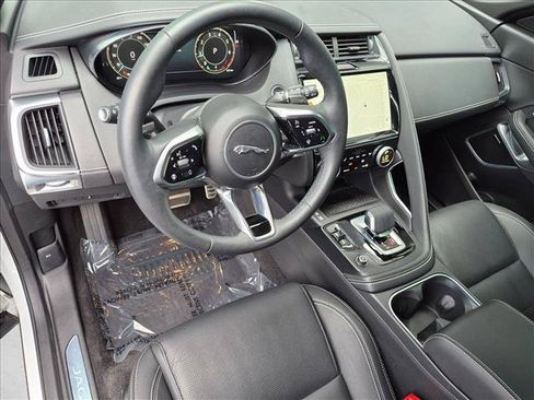 Certified 2024 Jaguar E-PACE R-Dynamic SE AWD/4WD image 10
