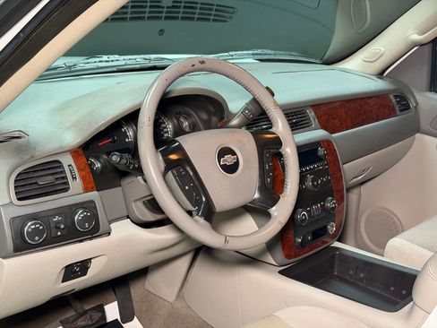 Used 2009 Chevrolet Suburban 2500 LT w/ Skid Plate Package image 44