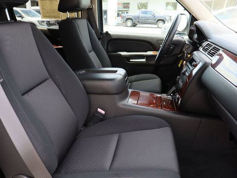 Used 2011 Chevrolet Avalanche LS image 24