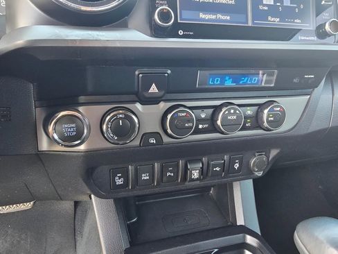 Used 2021 Toyota Tacoma TRD Sport w/ Technology Package AWD/4WD image 17