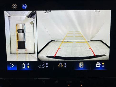 Certified 2023 Chevrolet Colorado Trail Boss w/ Technology Package AWD/4WD image 4