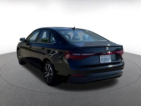 Used 2025 Volkswagen Jetta SE image 11