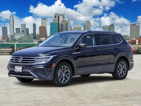 Certified 2023 Volkswagen Tiguan SE FWD image 1