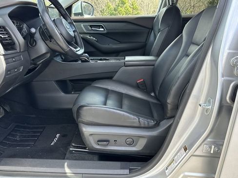 Used 2021 Nissan Rogue SV w/ Premium Package image 10