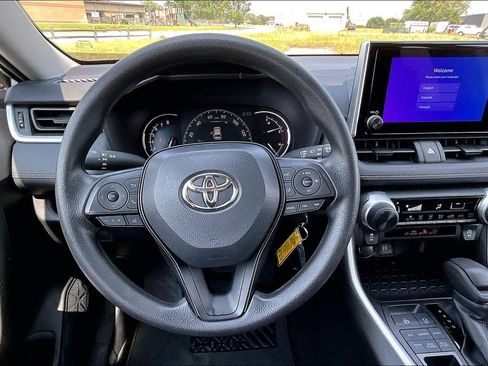 Used 2024 Toyota RAV4 LE AWD/4WD image 5