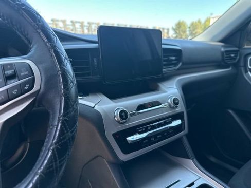 Used 2023 Ford Explorer XLT RWD image 14