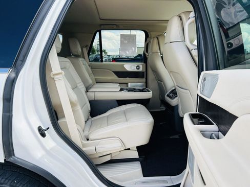 Used 2021 Lincoln Navigator Reserve w/ Luxury Package AWD/4WD image 39