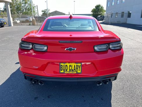 Used 2019 Chevrolet Camaro LT RWD image 4