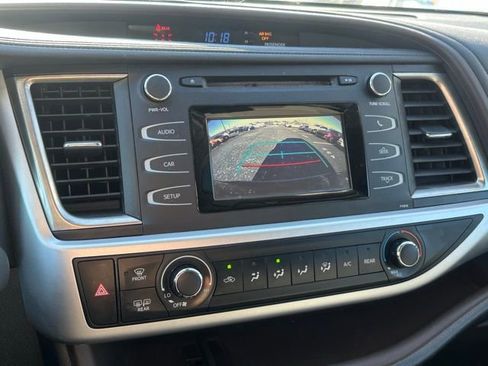 Used 2019 Toyota Highlander LE image 17