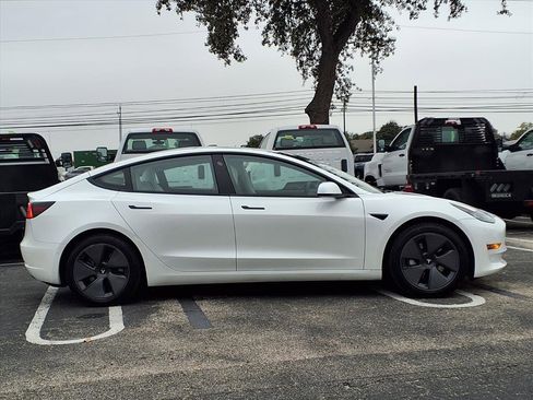 Used 2021 Tesla Model 3 Standard Range Plus image 4