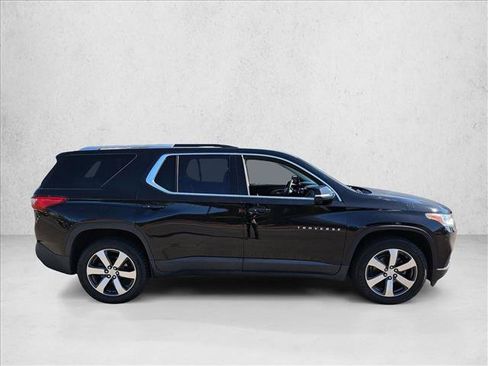 Used 2018 Chevrolet Traverse LT w/ LPO, Cargo Package FWD image 4