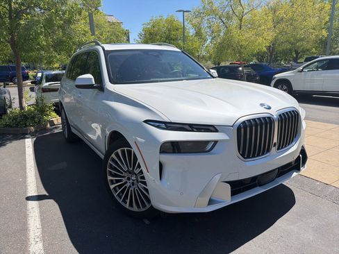 Used 2026 BMW X7 xDrive40i AWD/4WD image 3